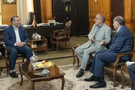 اختصاص بیش از ۳۰ دستگاه خودرو امدادی به هلال احمر استان/ تبدیل کرمانشاه به مرکز غرب کشور در امداد هوایی و پشتیبانی/ ساخت فیلم با محوریت کرمانشاه توسط هلال احمر کشور