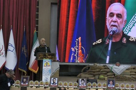 دشمن بدنبال تضعیف روحیه مقاومت ملت ها و تحمیل و بازگشت اسلام آمریکایی است