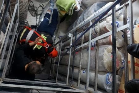سقوط از بالابر درون مغازه در خیابان جوانشیر حادثه آفرید