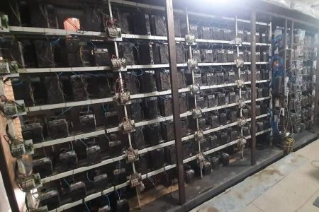 ۱۷ هزار دستگاه ماینر غیرمجاز در ۵ ماه نخست امسال کشف شد | فشار ۲۴۰۰ مگاواتی ماینرهای کشف شده بر شبکه برق