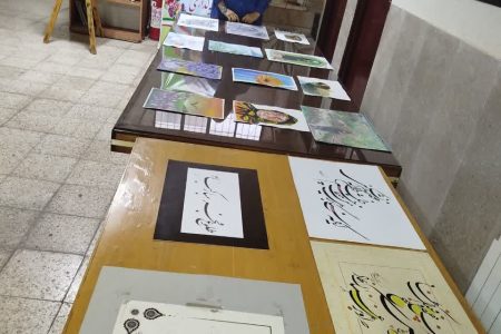 برگزاری نمایشگاه هنرهای تجسمی در قصر شیرین | اهدای بسته های لوازم التحریر به دانش آموزان نیازمند