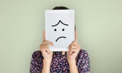 نقش اینستاگرام در نگرش دختران جوان به ظاهر خود