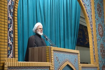 ملت ایران علیرغم تهدیدات، همواره در صحنه اند و از ارزش‌های خود دفاع می‌کنند