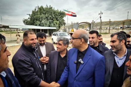 اقتدار ایران در ۳۷۱ کیلومتر مرز مشترک با عراق مثال‌زدنی است | تبدیل سنگرهای دفاع مقدس به قطب مبادلات تجاری در مرز سومار