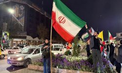 و خیابان‌ها همواره روشن است