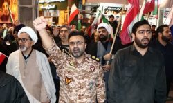 «تن ها برای وطن»؛ نمایشِ نبرد در تاریکی؛ وقتی خیابان، صحنه است