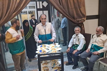مددجویان کرمانشاهی میهمان سفره کرامت رضوی شدند