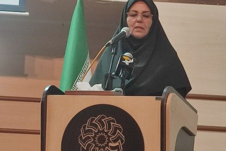 کتاب در نگاه امام (ره) راهی برای تهذیب نفس، سلاحی در برابر باطل و امانتی برای هدایت نسل های آینده به شمار می آید