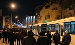 تداوم خدمت‌رسانی شبانه ناوگان اتوبوسرانی کرمانشاه در دویستمین شب تجمعات «نحن المنتقمون»