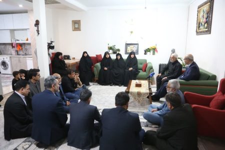 دیدار استاندار کرمانشاه با خانواده شهید والامقام جعفر کهریزی