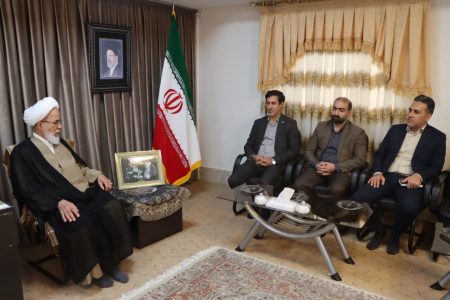 تأکید نماینده ولی فقیه در استان و امام جمعه کرمانشاه بر تبدیل مرزهای استان به موتورهای توسعه اقتصادی